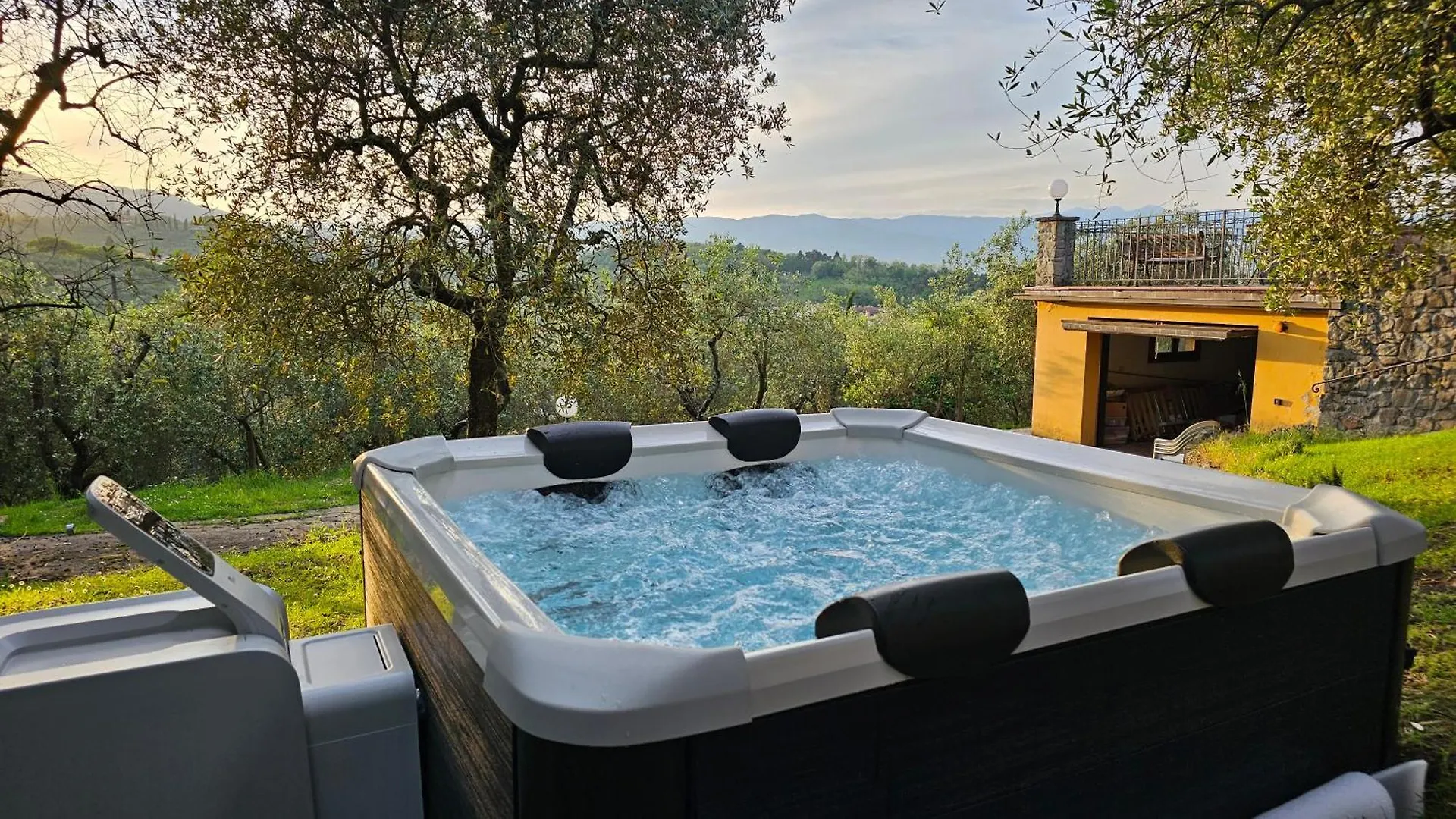 Villa Panoramica Con Jacuzzi Privata Tra Firenze & Lucca ,3 Camere, 4 Bagni Serravalle Pistoiese